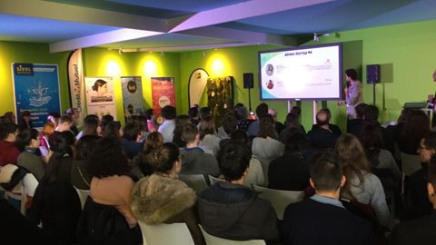 Après avoir travaillé sur leur projet, consulté des exposants, écouté les conseils de coachs professionnels, les candidats à Agreen startup « pichent » devant les visiteurs du salon et un jury. Les lauréats recoivent de belles dotations.©François Arnould